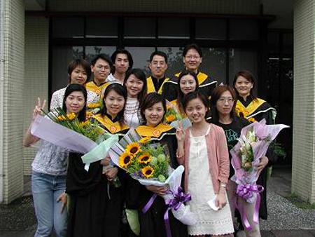 2003 (10).jpg - Jun 6, 2003  畢業典禮(系館) [Graduation]-4